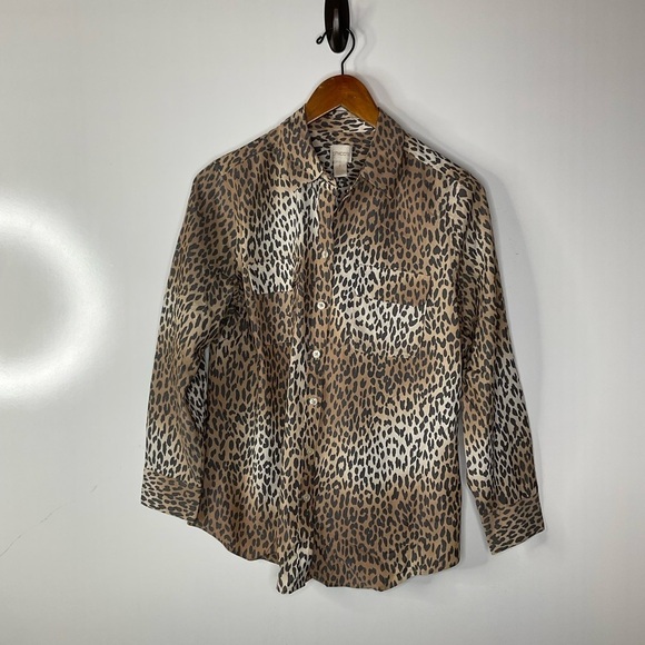 Chico’s Leopard Print Button Down Blouse Size Medium - Picture 1 of 6